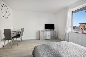 Μια τηλεόραση ή/και κέντρο ψυχαγωγίας στο Apartment in Sarstedt
