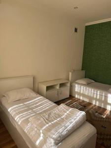Postel nebo postele na pokoji v ubytování Manija Hostel + 7 fotografií