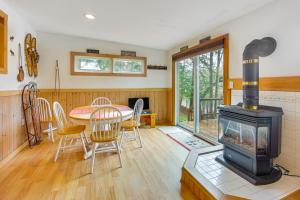 Fotografie z fotogalerie ubytování Ludlow Ski Cabin 2 Mi to Ski Parking v destinaci Tyson