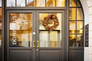 a front door of a store with a wreath on it at homie stay Dominikus in Würzburg