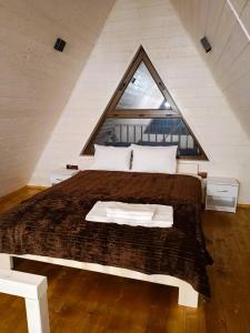 Ένα ή περισσότερα κρεβάτια σε δωμάτιο στο Котедж Відпочинок в Карпатах