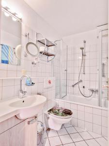 Ένα μπάνιο στο Haus Kormoran, Fewo Held +19 φωτογραφίες