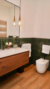 Ένα μπάνιο στο Palmarea House +21 φωτογραφίες