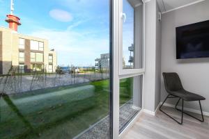 Μια τηλεόραση ή/και κέντρο ψυχαγωγίας στο BeltBlick 20 - Moderne Ferienwohnung direkt an der Ostsee mit Meerblick & Sauna!