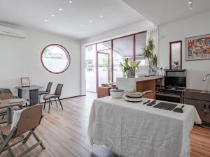 Χώρος καθιστικού στο Guilin Reed Flute Cave LaVie Villa