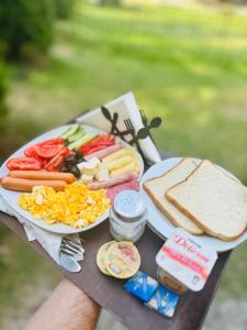 Jídlo v penzionu nebo okolí