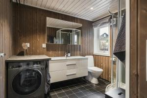 Koupelna v ubytování Mountain Cabin With Ski Inout In Trysil