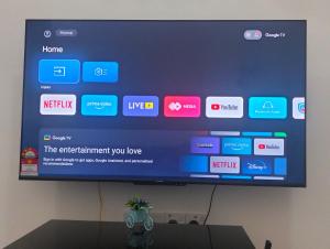 een televisiescherm met een heleboel iconen erop bij Betta Imbellis Stay  +8 foto's