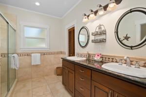 a bathroom with two sinks and a shower at Princeville/Hanalei Lux 4BR 3.5Ba w/AC+CAR in Princeville +33 photos