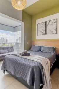 En eller flere senge i et værelse på Praticidade e conforto, ao lado do Hosp Oswaldo Cruz.