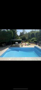 Bazén v ubytování Appartement indépendant 2chambres dans maison nebo v jeho okolí