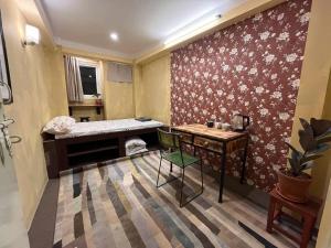 Postel nebo postele na pokoji v ubytování Warm and Cozy Room at Boudha Stupa + 9 fotografií