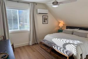 Ένα ή περισσότερα κρεβάτια σε δωμάτιο στο Mill Brook Retreat - Unit 2