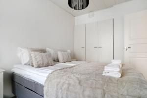 En eller flere senge i et værelse på Arctic City Haven By Lapland Host