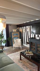 Posezení v ubytování Les Maisons d'Augustine, demeure de charme de la cour Ste Catherine