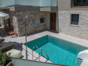 Πισίνα στο ή κοντά στο Casa Karinea - Serene Stone House Retreat