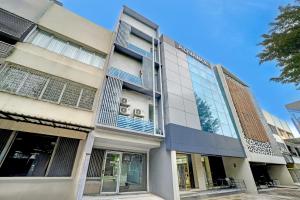 Tòa nhà nơi khách sạn tọa lạc