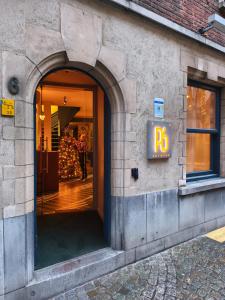 Η πρόσοψη ή η είσοδος του P6 Antwerp