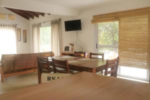 a dining room with a table and a television at Quiya ná in Cortaderas