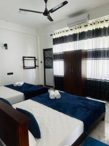 Ένα ή περισσότερα κρεβάτια σε δωμάτιο στο Seven Crest Hotel Anuradhapura +22 φωτογραφίες