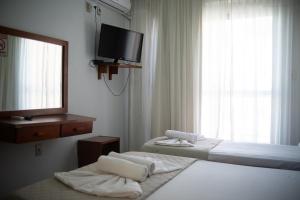 Ένα ή περισσότερα κρεβάτια σε δωμάτιο στο Atlântico Sul Renascença Hotel