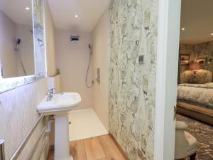 Et badeværelse på Hallbeck + 52 billeder