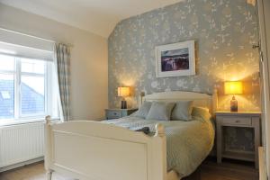 En eller flere senge i et værelse på On The Dunes - Royal Portrush