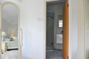 Et badeværelse på On The Dunes - Royal Portrush + 23 billeder