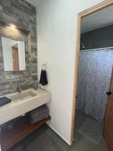 Ένα μπάνιο στο Casa OM +28 φωτογραφίες