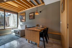 Χώρος καθιστικού στο Orange Apartments A