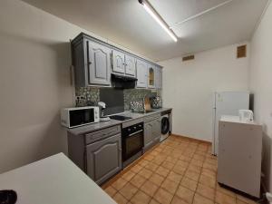 Η κουζίνα ή μικρή κουζίνα στο Séjour tout confort, metro 8 station les Juliottes à 7 min, à 20 min de Paris +13 φωτογραφίες