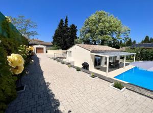 a backyard with a swimming pool and a house at Gîte Tango - Les Petites Écuries in Marseillette +11 photos