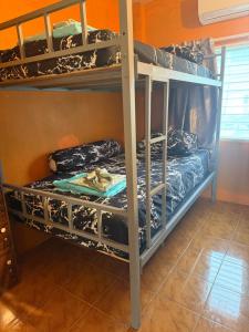 Postel nebo postele na pokoji v ubytování KiKi HOSTEL