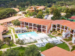 Πισίνα στο ή κοντά στο ISA - Residence with swimming pool in Costa Serena just 700 mt from the sea