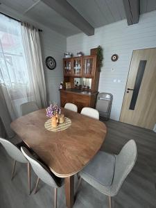 Χώρος καθιστικού στο Chata Roudny