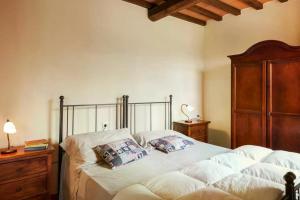 Giường trong phòng chung tại Hotiday Massa Marittima