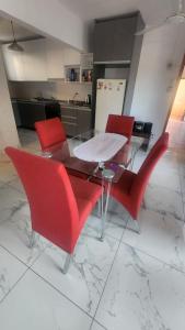 Η κουζίνα ή μικρή κουζίνα στο Departamento con bajada al lago