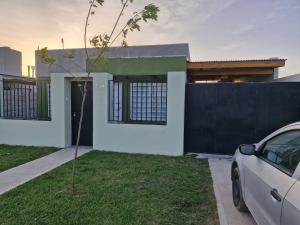 a white car parked in front of a house at Casa de Descanso Azul con Piscina in Azul