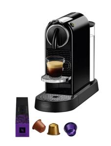 Una cafetera negra con una taza de café en Casa Bereca, en Flims