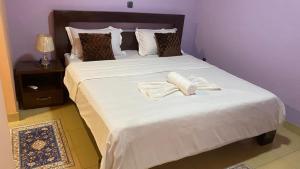 Ένα ή περισσότερα κρεβάτια σε δωμάτιο στο Appartements Meublés Elégants et Spacieux à Tradex Ahala - Yaoundé