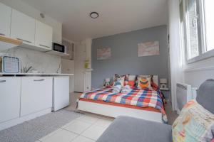 Кухня или мини-кухня в Le petit loft
 +3 фотографии