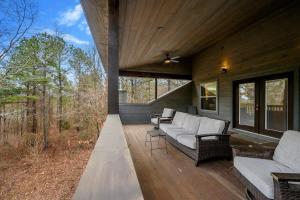 En balkon eller terrasse på Merlot Mountain By The Cohost Company