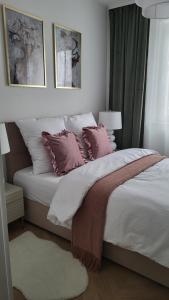 Postel nebo postele na pokoji v ubytování Apartament Lilly & Tilly free parking podziemny