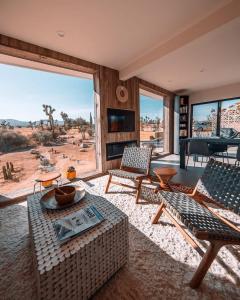 Posezení v ubytování The Modern Wolfden By The Cohost Company