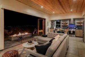 Posezení v ubytování The Gaslight By The Cohost Company