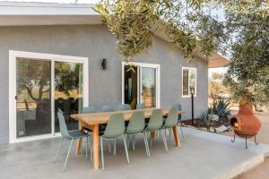 Αίθριο ή υπαίθριος χώρος στο Sunset Grove By The Cohost Company