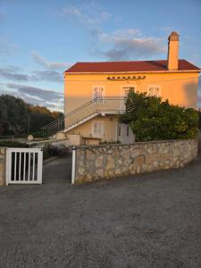 Το κτήριο όπου στεγάζεται  το διαμέρισμα