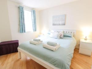 Postel nebo postele na pokoji v ubytování Ayr Holiday Apartment Donnini Court