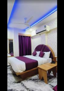 Postel nebo postele na pokoji v ubytování HOTEl RR LUXURY