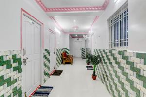 a hallway with green and white tiles on the walls at SPOT ON Hotel Parvati Resort in Suitha